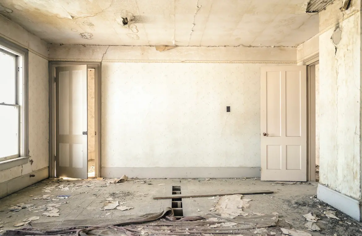 Waste disposal crew managing a cleanout project in Hannibal